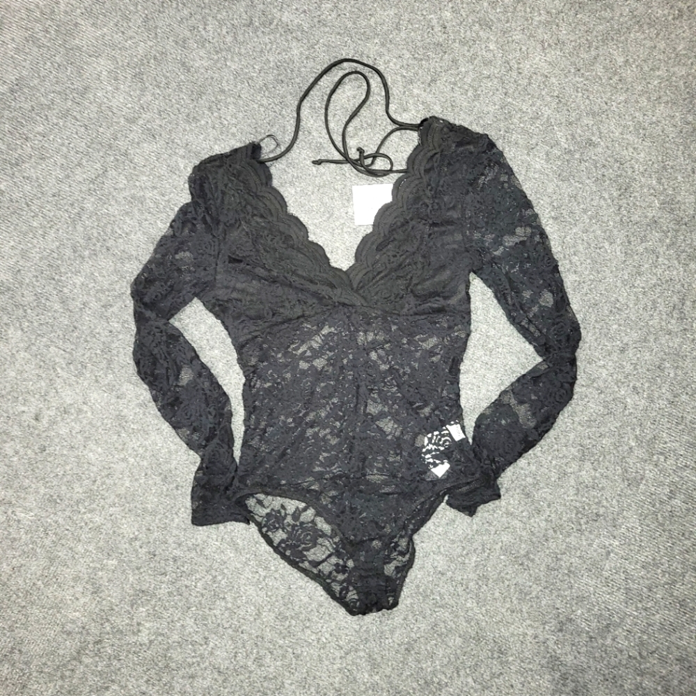 NWT  lace long sleeve bodysuit